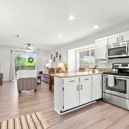 Walk-In, No Stairs Condo, Pets Welcome, 4 Mins To Silver Dollar City, 14 Mins To Ball Park Of America, Amazing Ozark Mountian Views Branson Eksteriør bilde